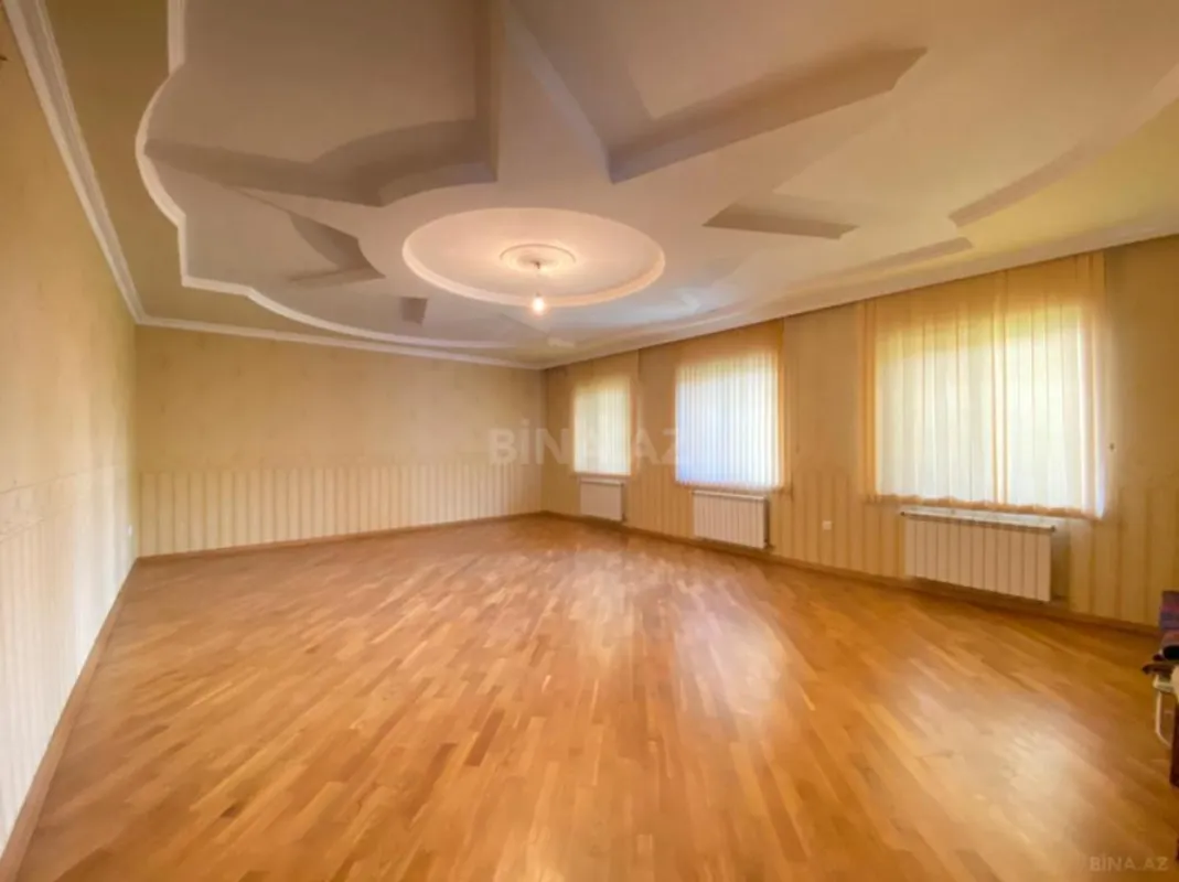 Satılır 9 otaqlı həyət evi 380 m²