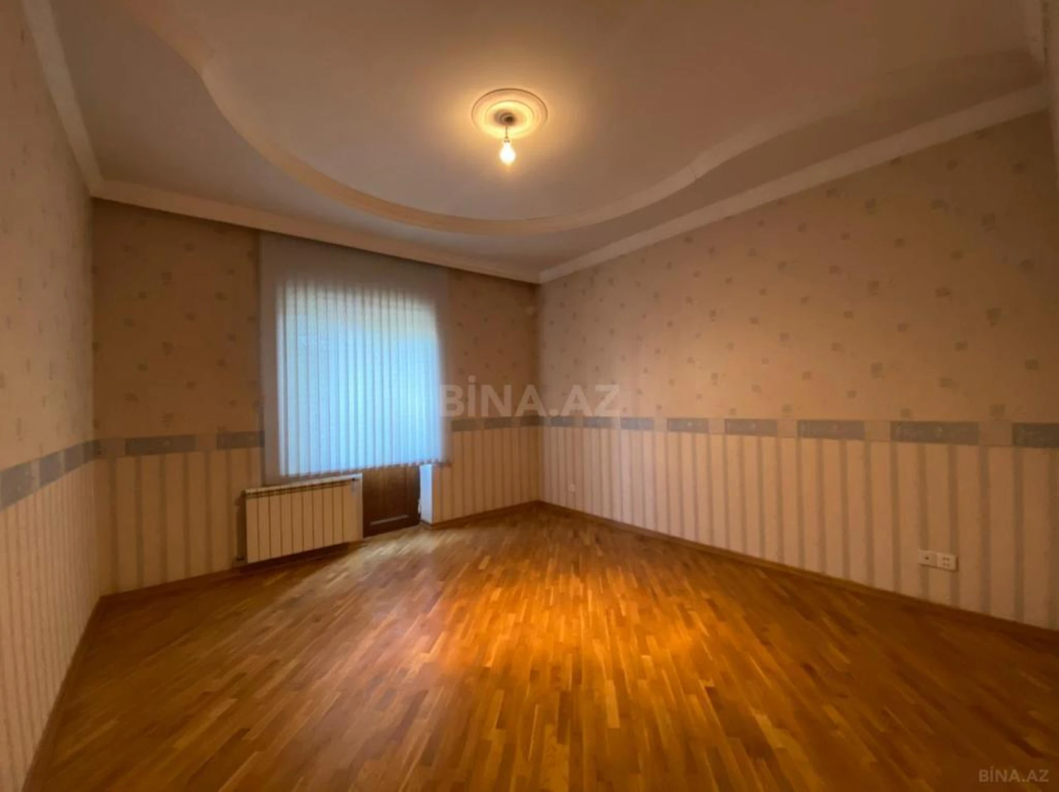 Satılır 9 otaqlı həyət evi 380 m²