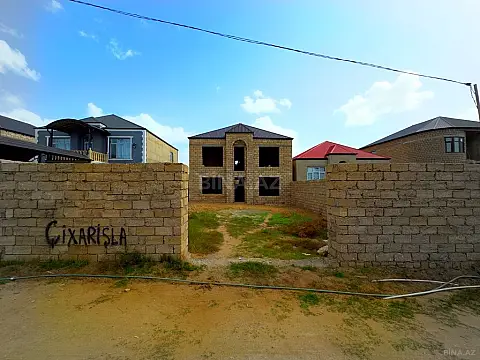 Satılır 6 otaqlı həyət evi 230 m²