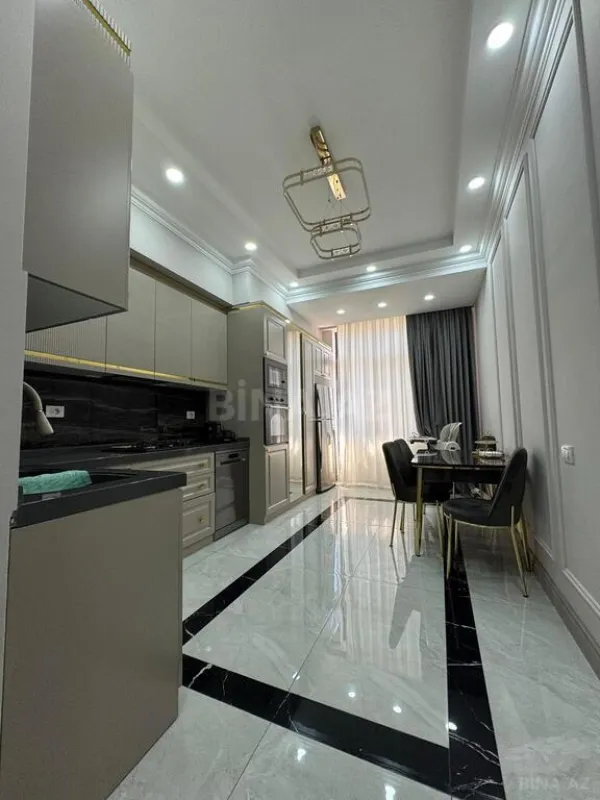 Satılır 3 otaqlı mənzil 135 m²