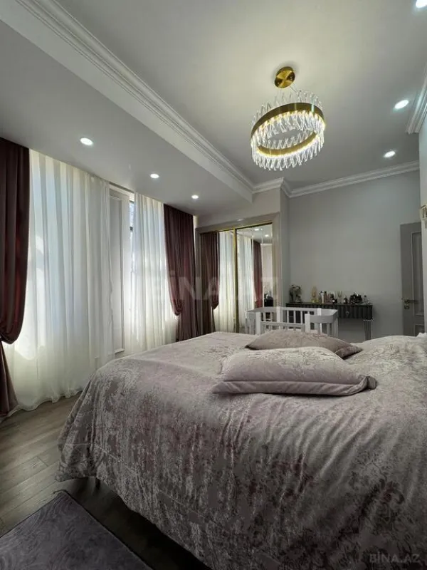 Satılır 3 otaqlı mənzil 135 m²