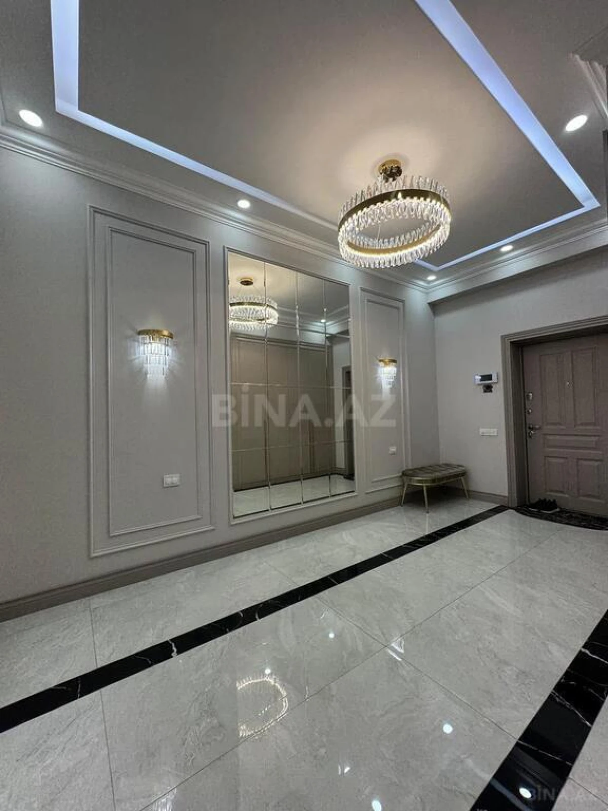 Satılır 3 otaqlı mənzil 135 m²