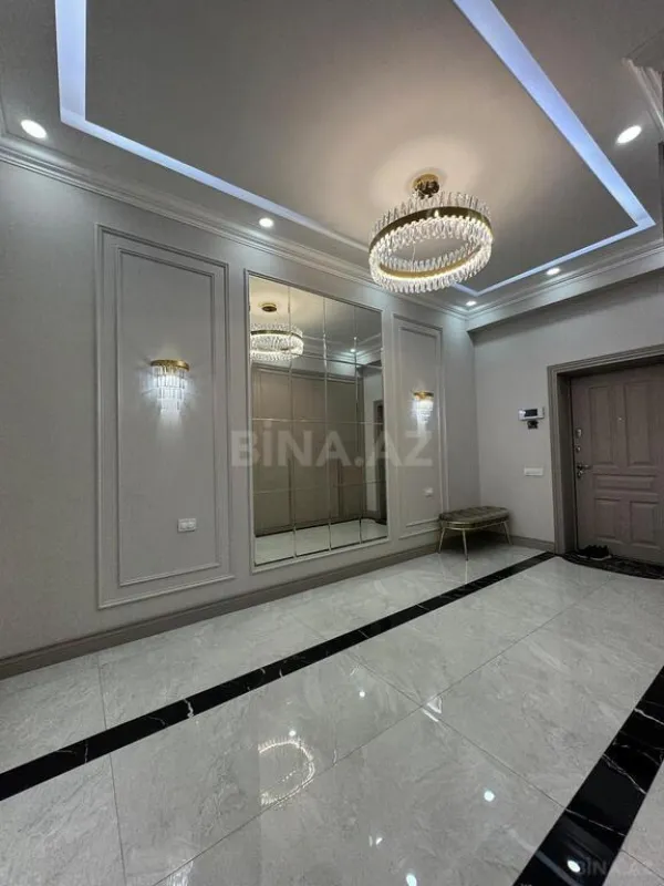 Satılır 3 otaqlı mənzil 135 m²