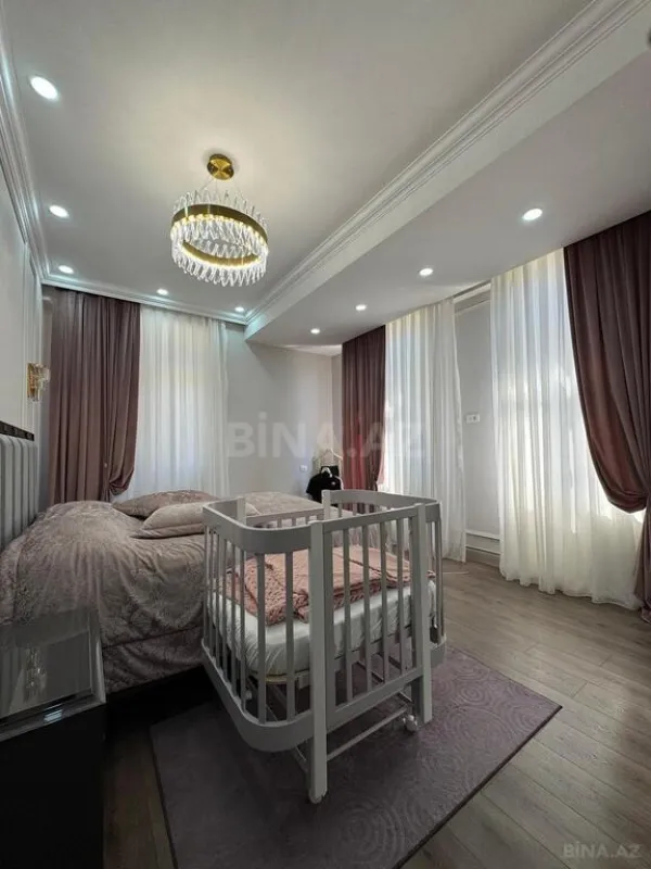 Satılır 3 otaqlı mənzil 135 m²