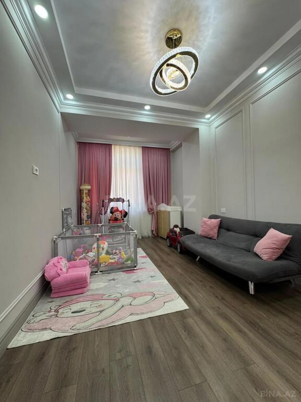 Satılır 3 otaqlı mənzil 135 m²