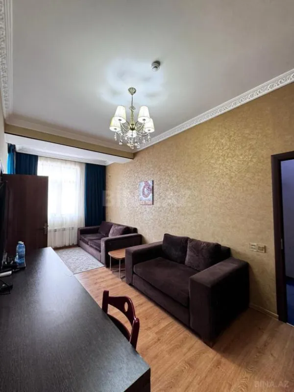Satılır obyekt 704 m²