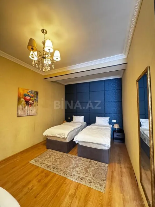 Satılır obyekt 704 m²