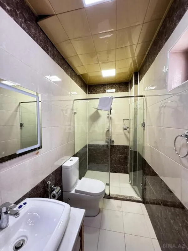 Satılır obyekt 704 m²