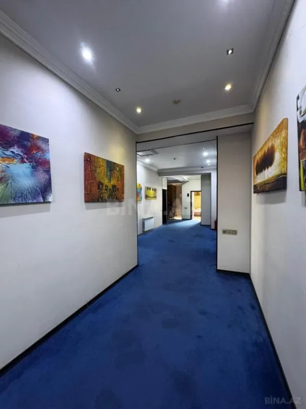 Satılır obyekt 704 m²