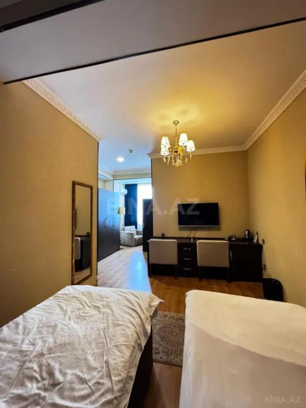 Satılır obyekt 704 m²