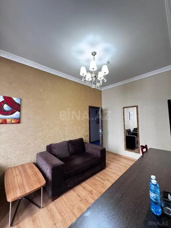 Satılır obyekt 704 m²