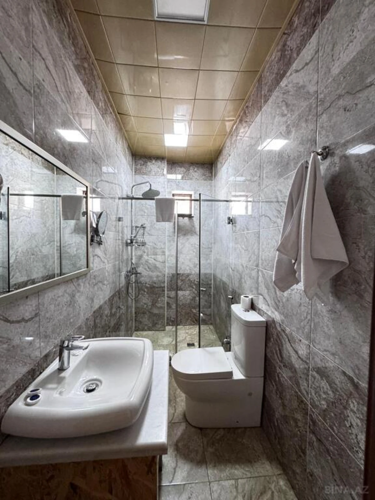 Satılır obyekt 704 m²