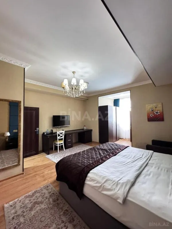 Satılır obyekt 704 m²