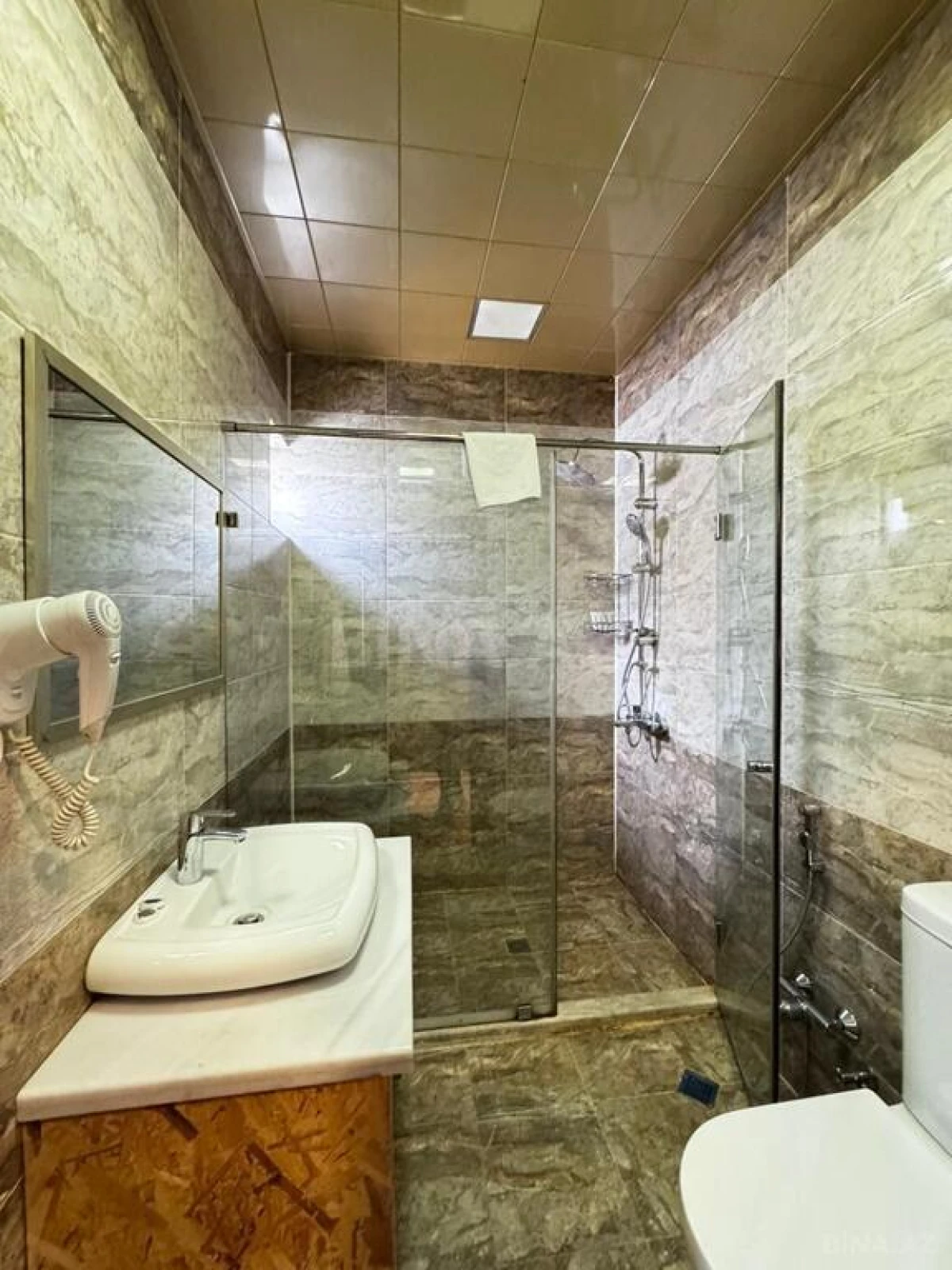 Satılır obyekt 704 m²