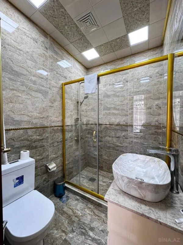 Satılır obyekt 704 m²