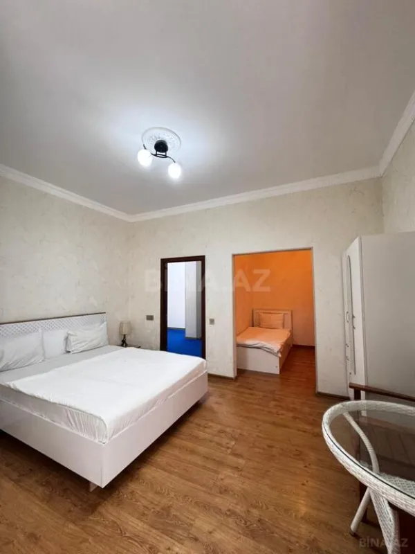 Satılır obyekt 704 m²