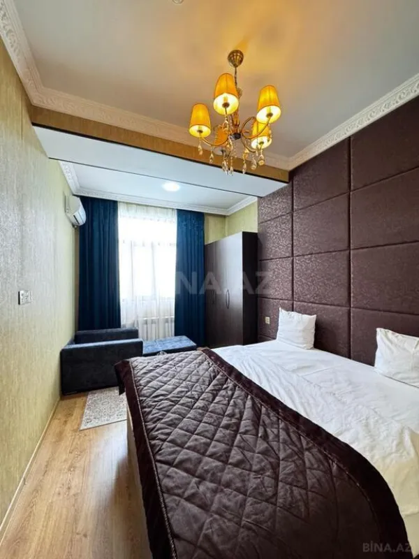 Satılır obyekt 704 m²