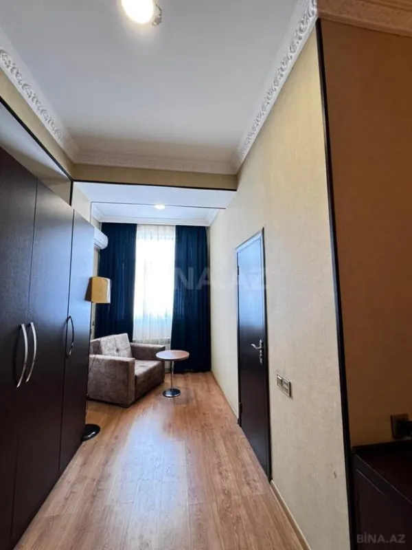 Satılır obyekt 704 m²