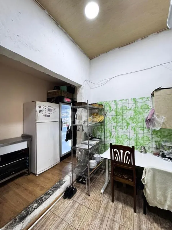 Satılır obyekt 704 m²