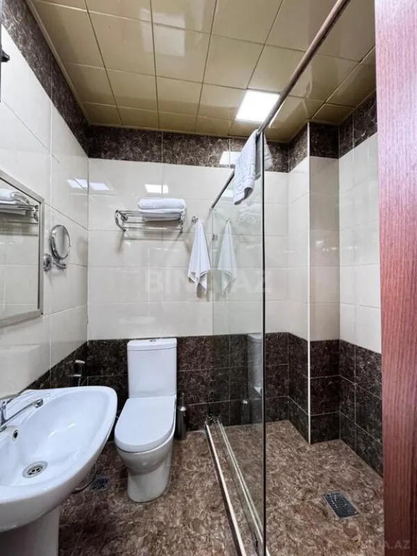 Satılır obyekt 704 m²