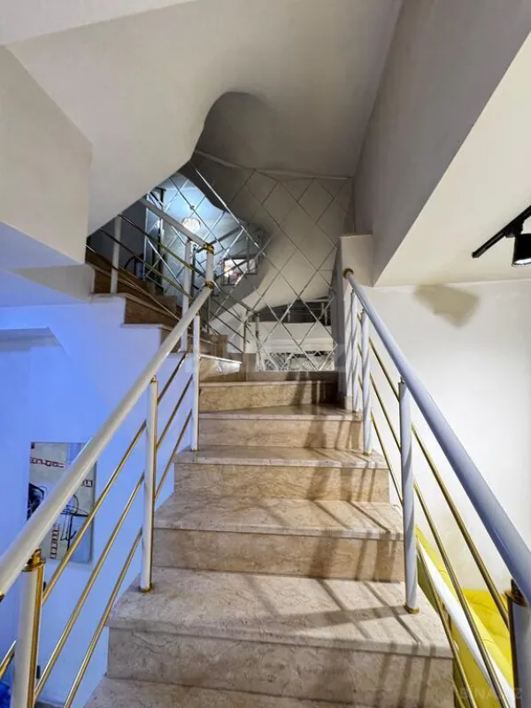 Satılır obyekt 350 m²