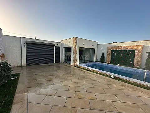 Satılır 4 otaqlı həyət evi 150 m²
