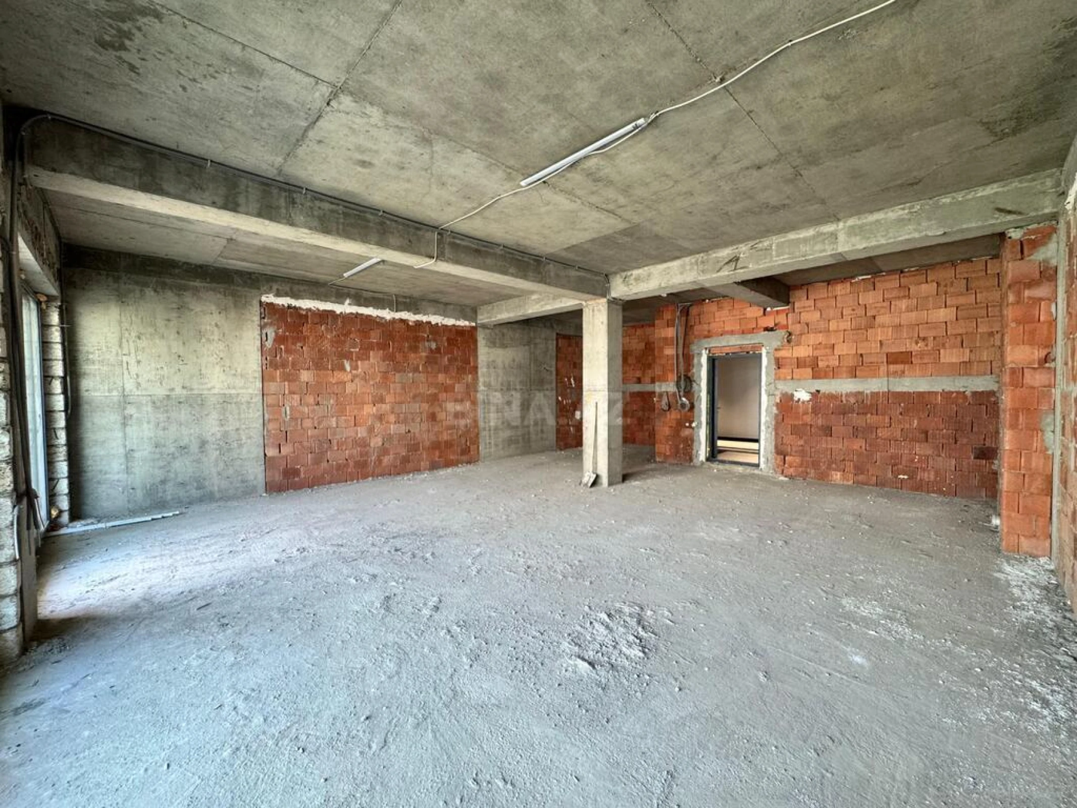 Satılır 2 otaqlı mənzil 99.6 m²