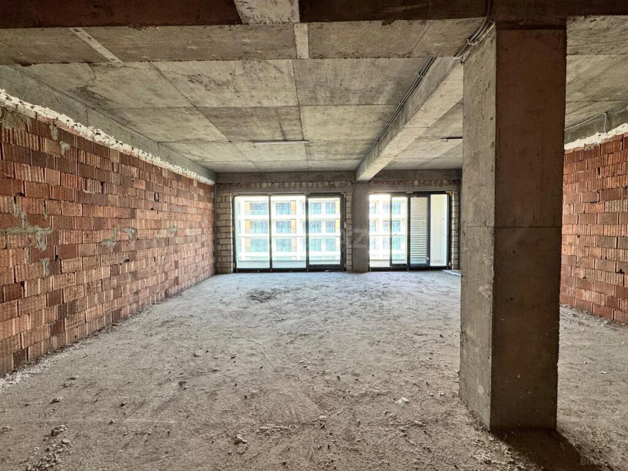 Satılır 2 otaqlı mənzil 99.6 m²