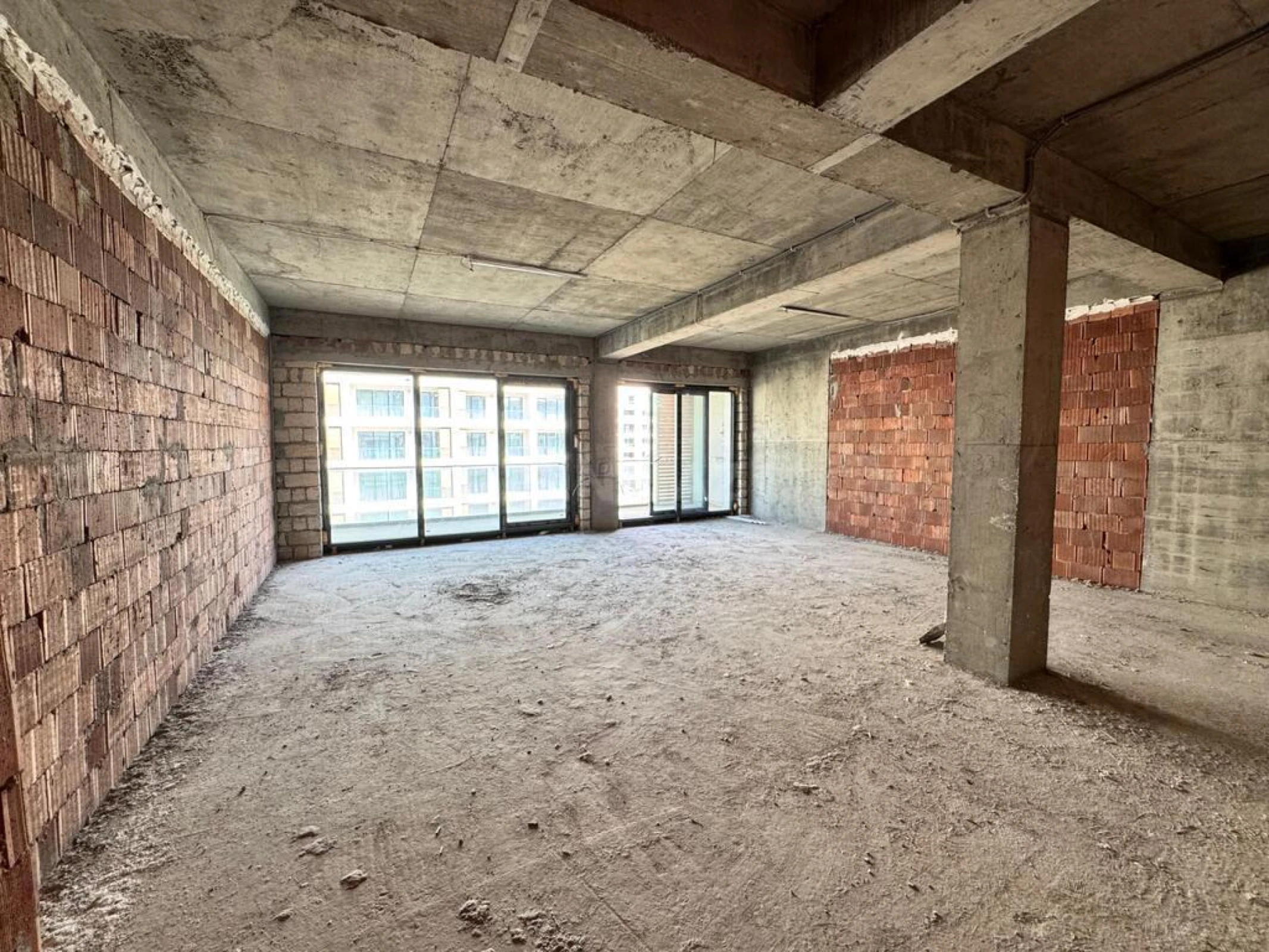 Satılır 2 otaqlı mənzil 99.6 m²