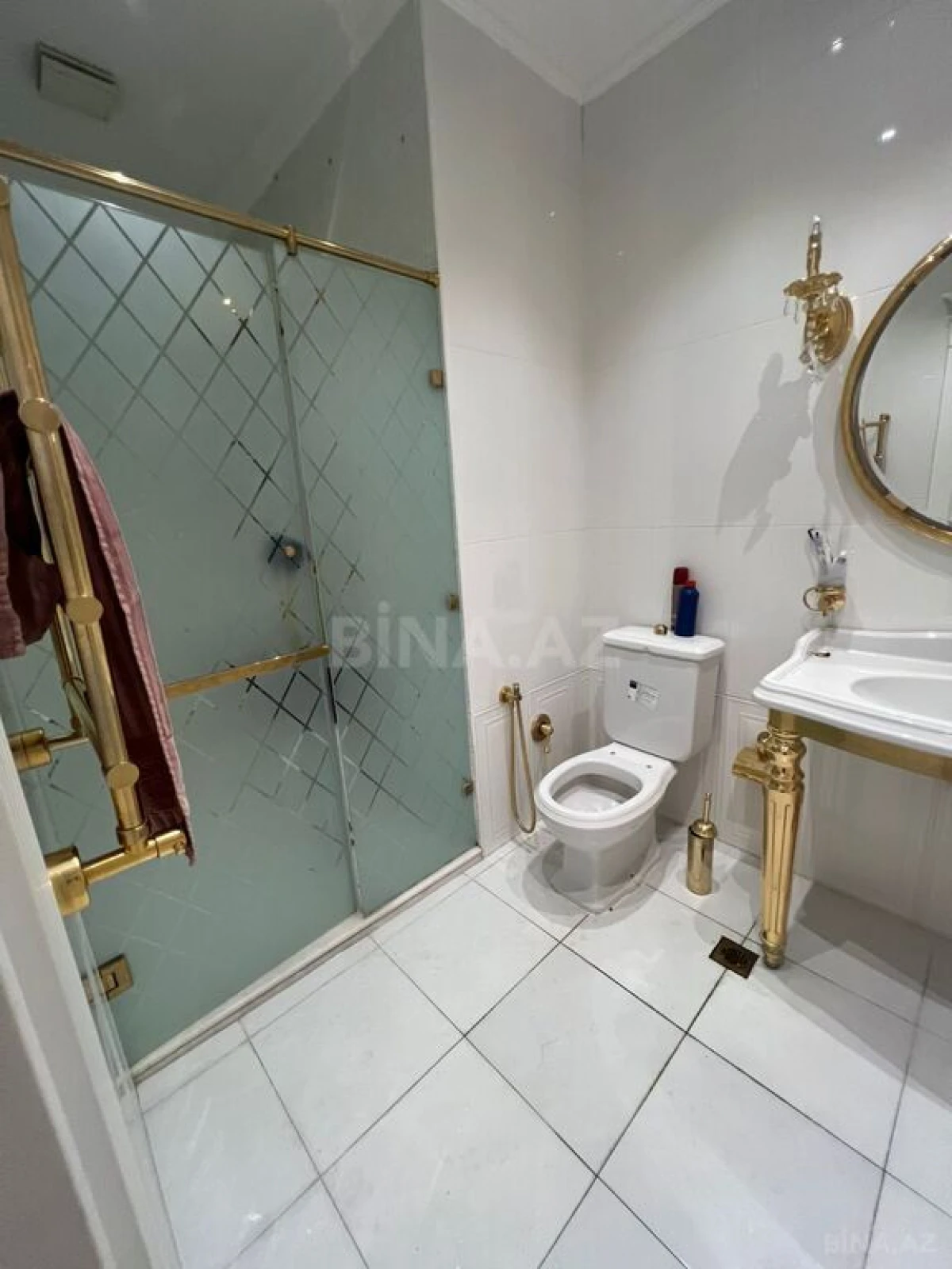 Satılır 4 otaqlı mənzil 181 m²