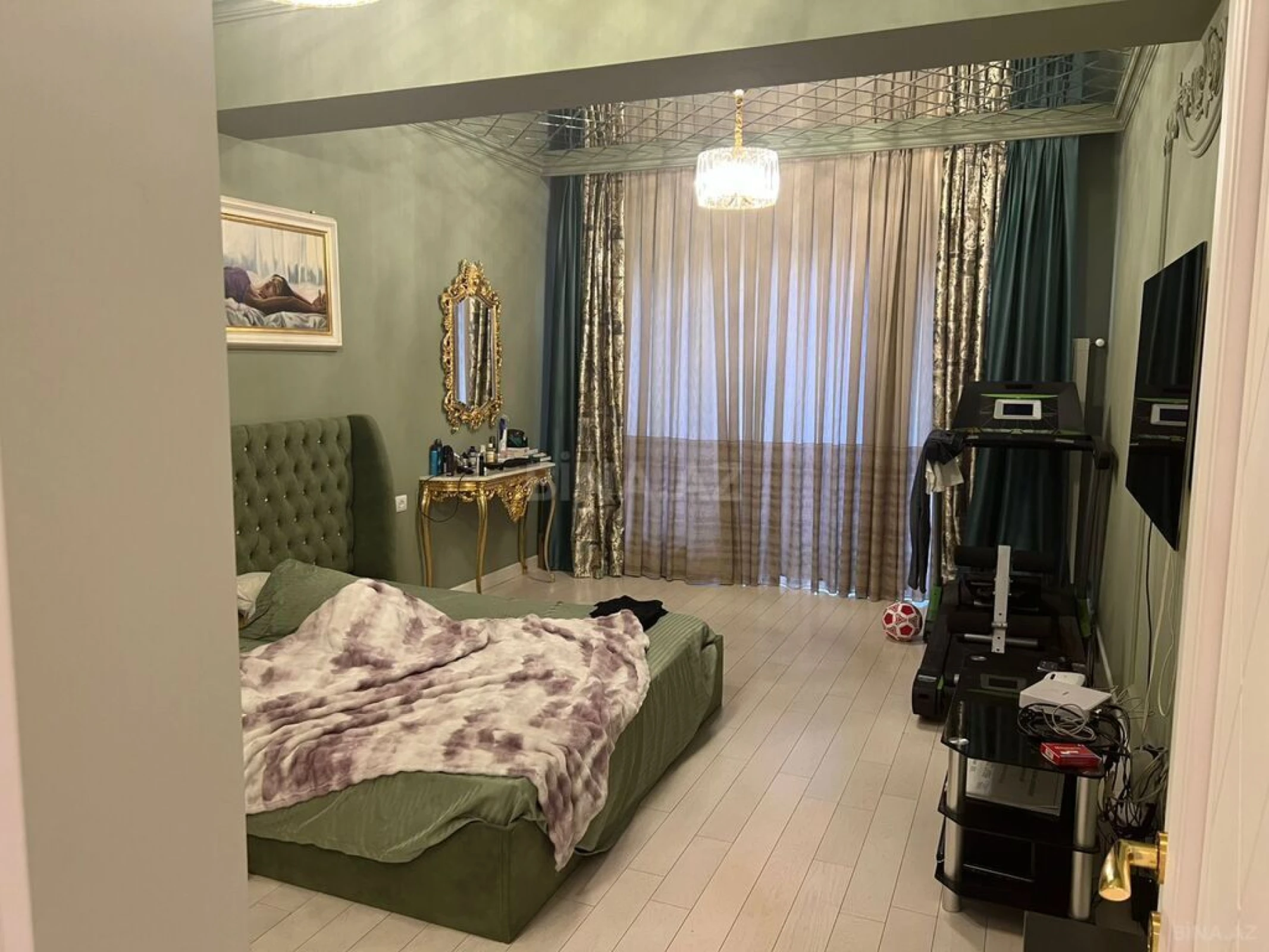 Satılır 4 otaqlı mənzil 181 m²