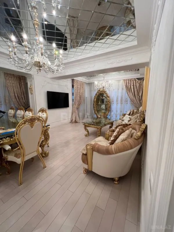 Satılır 4 otaqlı mənzil 181 m²