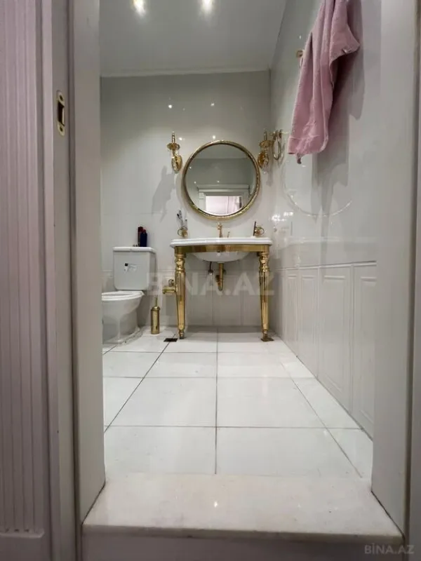 Satılır 4 otaqlı mənzil 181 m²