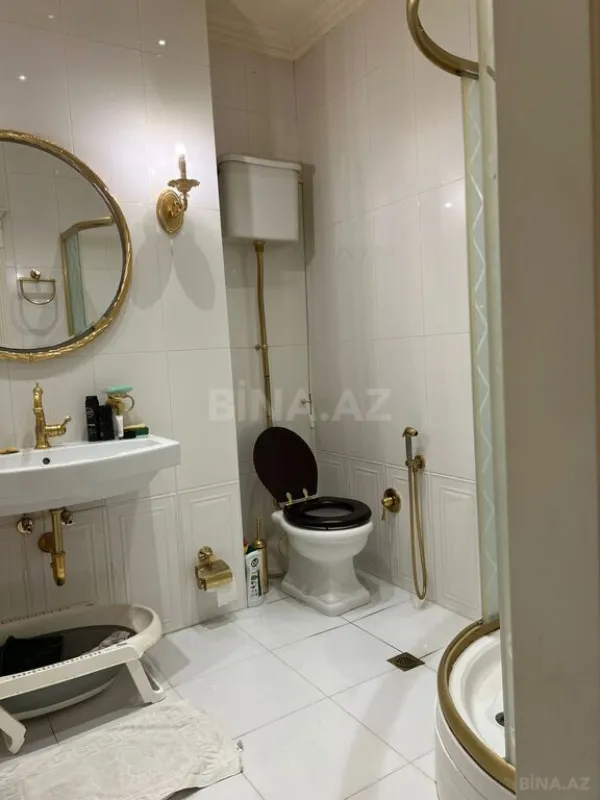 Satılır 4 otaqlı mənzil 181 m²