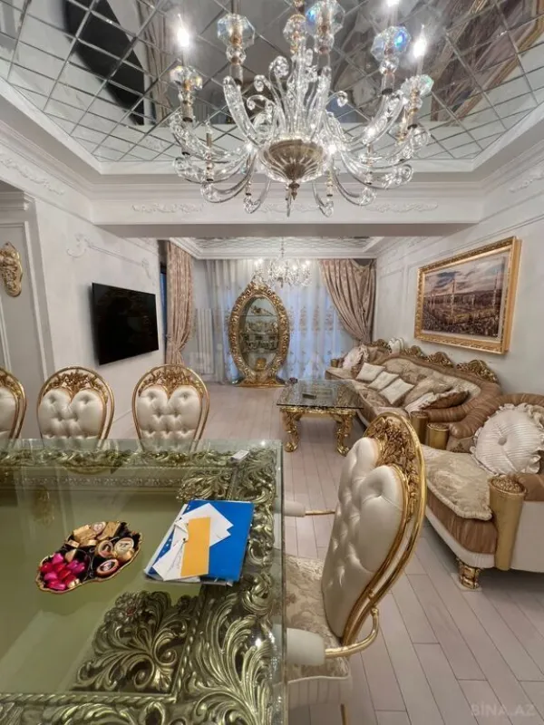 Satılır 4 otaqlı mənzil 181 m²