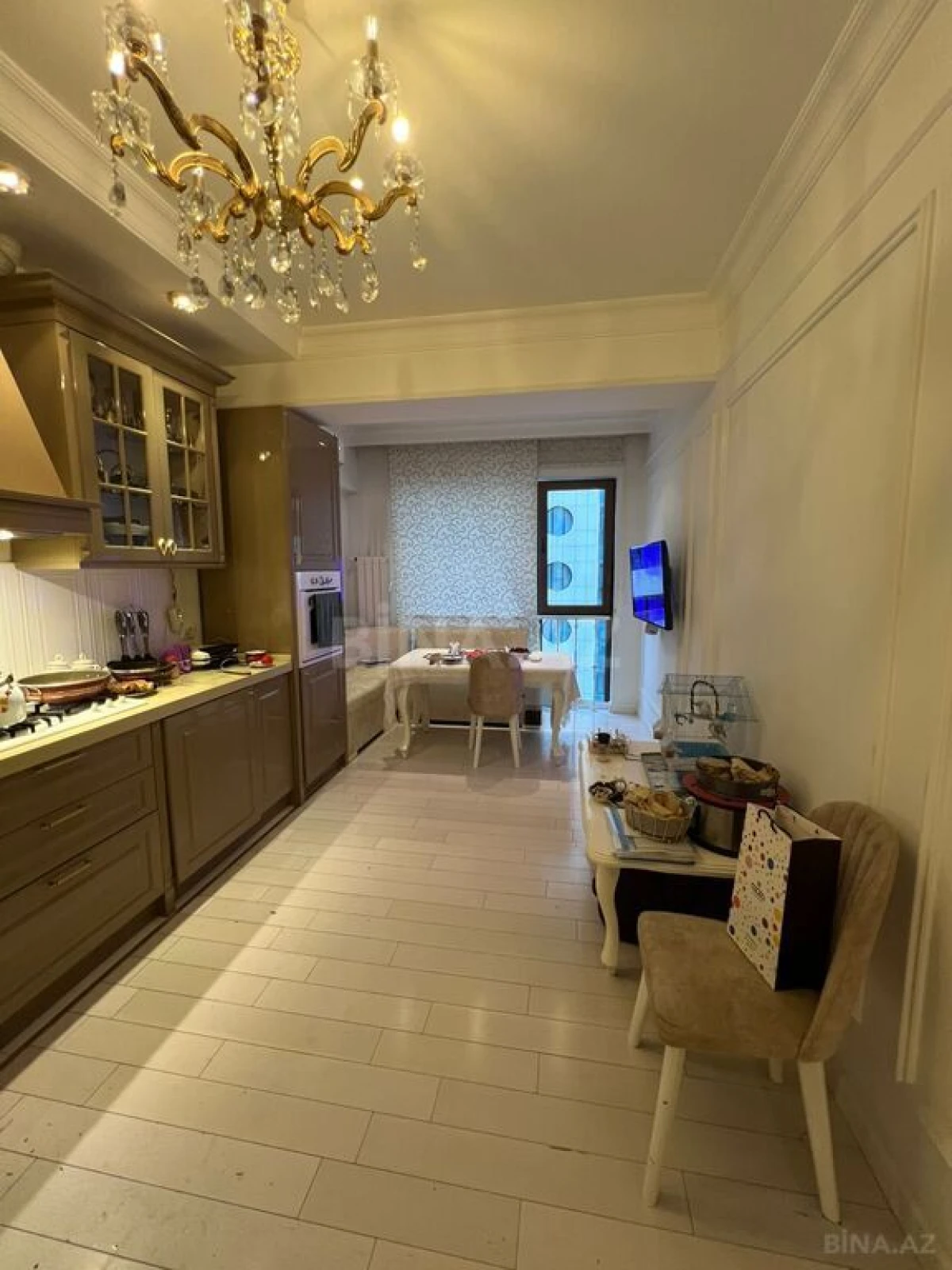 Satılır 4 otaqlı mənzil 181 m²