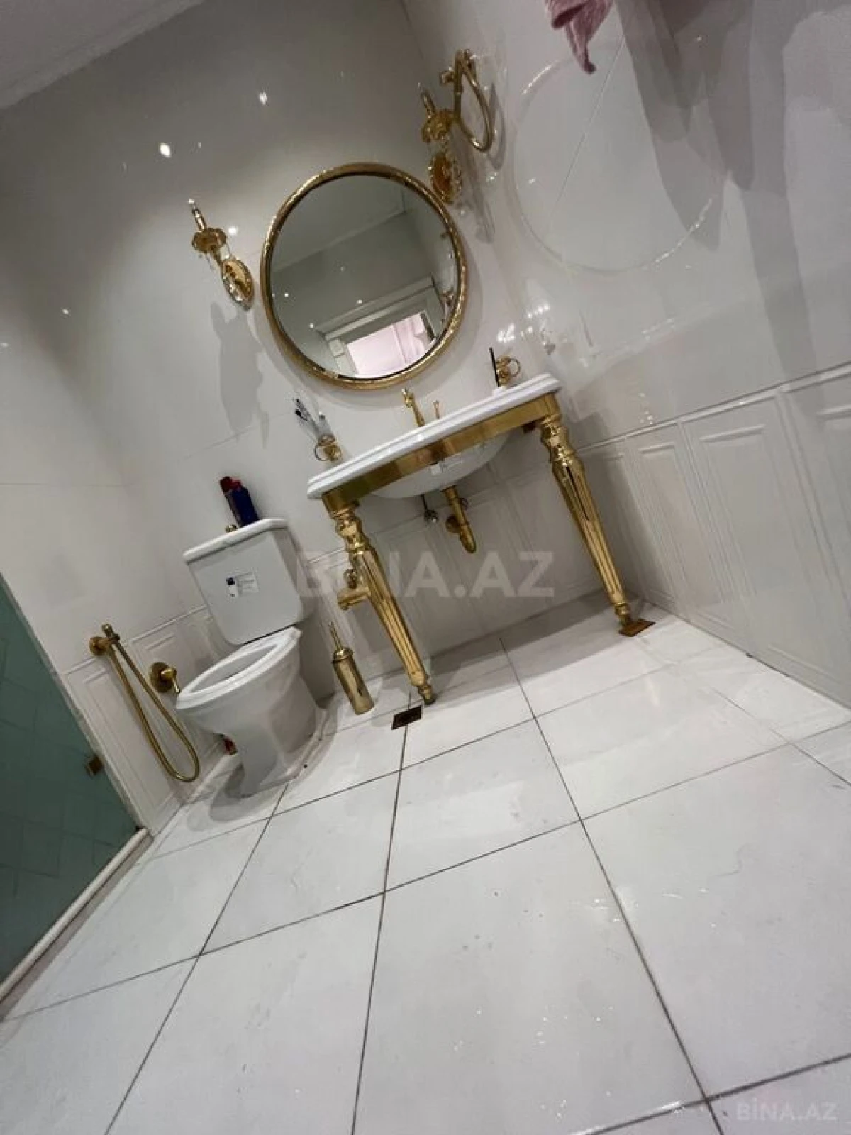 Satılır 4 otaqlı mənzil 181 m²