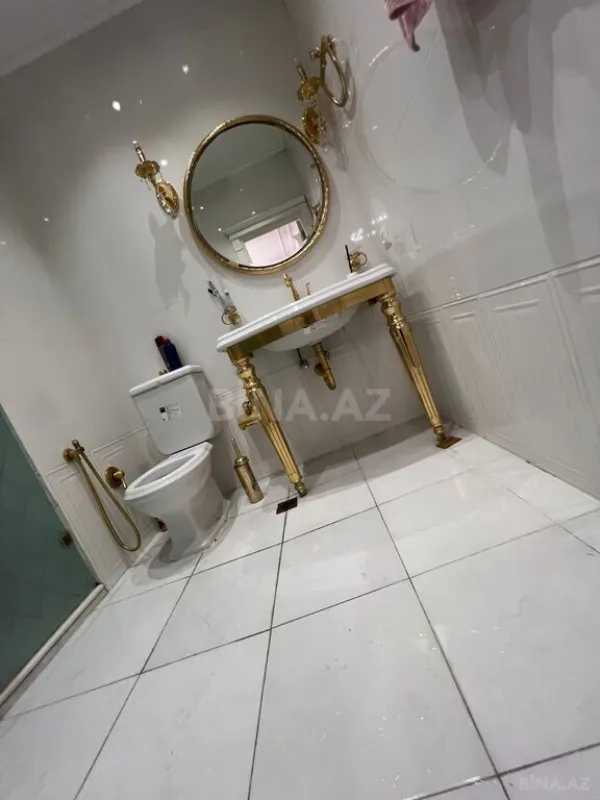 Satılır 4 otaqlı mənzil 181 m²