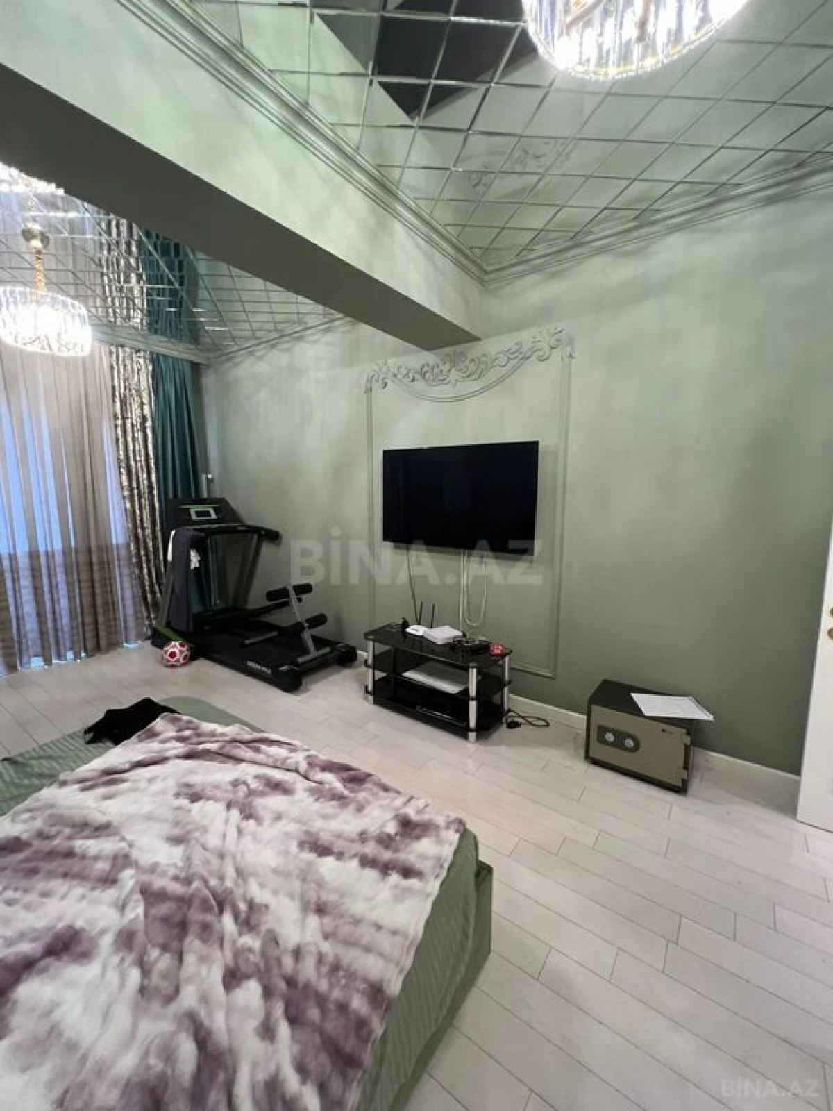 Satılır 4 otaqlı mənzil 181 m²