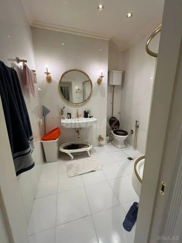 Satılır 4 otaqlı mənzil 181 m²