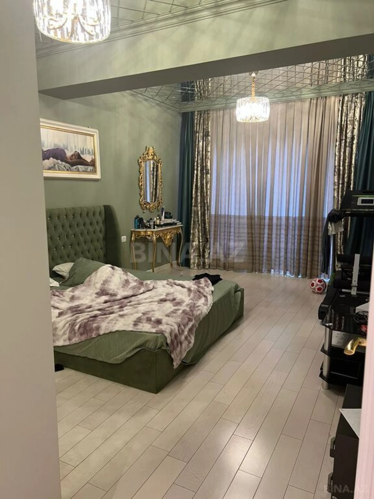 Satılır 4 otaqlı mənzil 181 m²