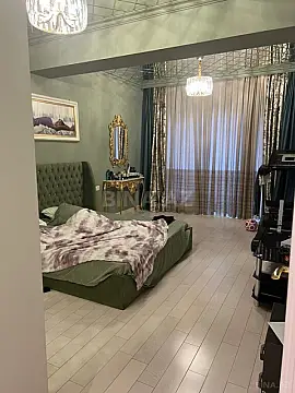 Satılır 4 otaqlı mənzil 181 m²