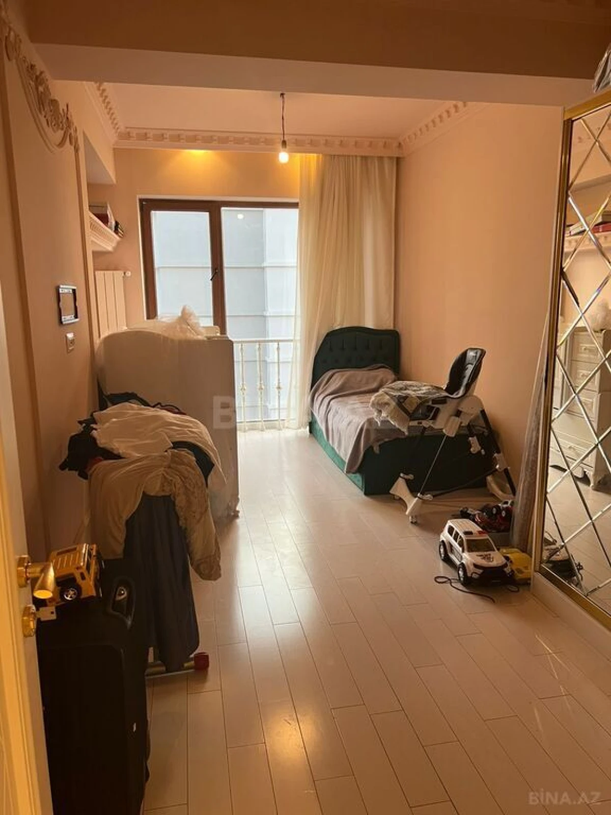 Satılır 4 otaqlı mənzil 181 m²