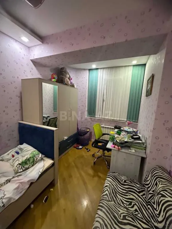 Satılır 4 otaqlı mənzil 127 m²