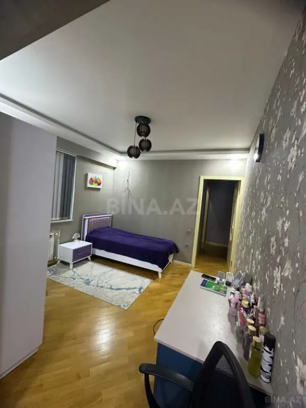 Satılır 4 otaqlı mənzil 127 m²