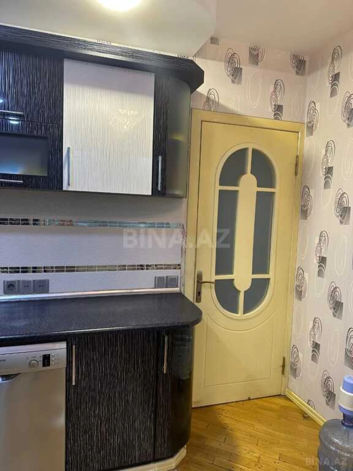 Satılır 4 otaqlı mənzil 127 m²