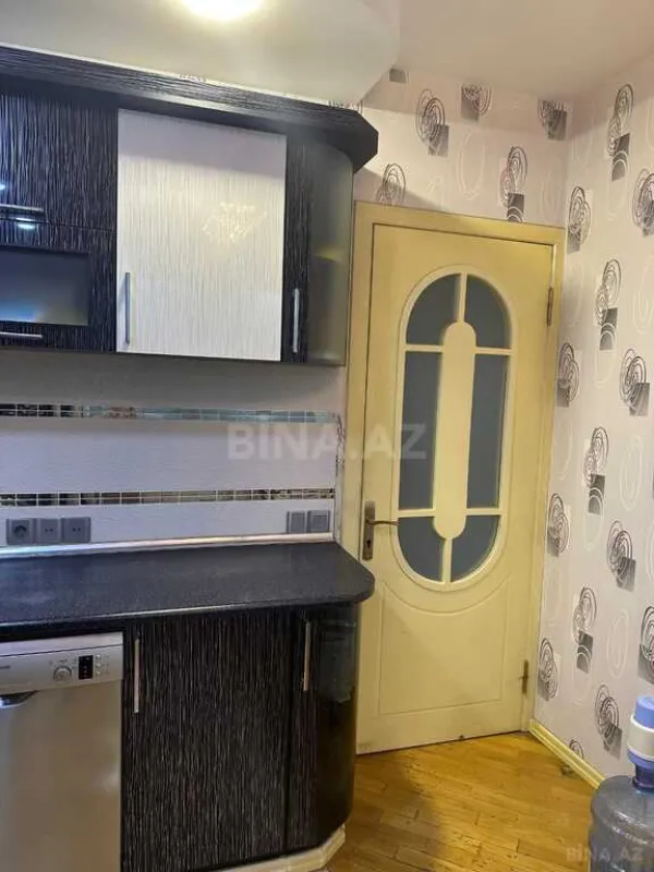 Satılır 4 otaqlı mənzil 127 m²