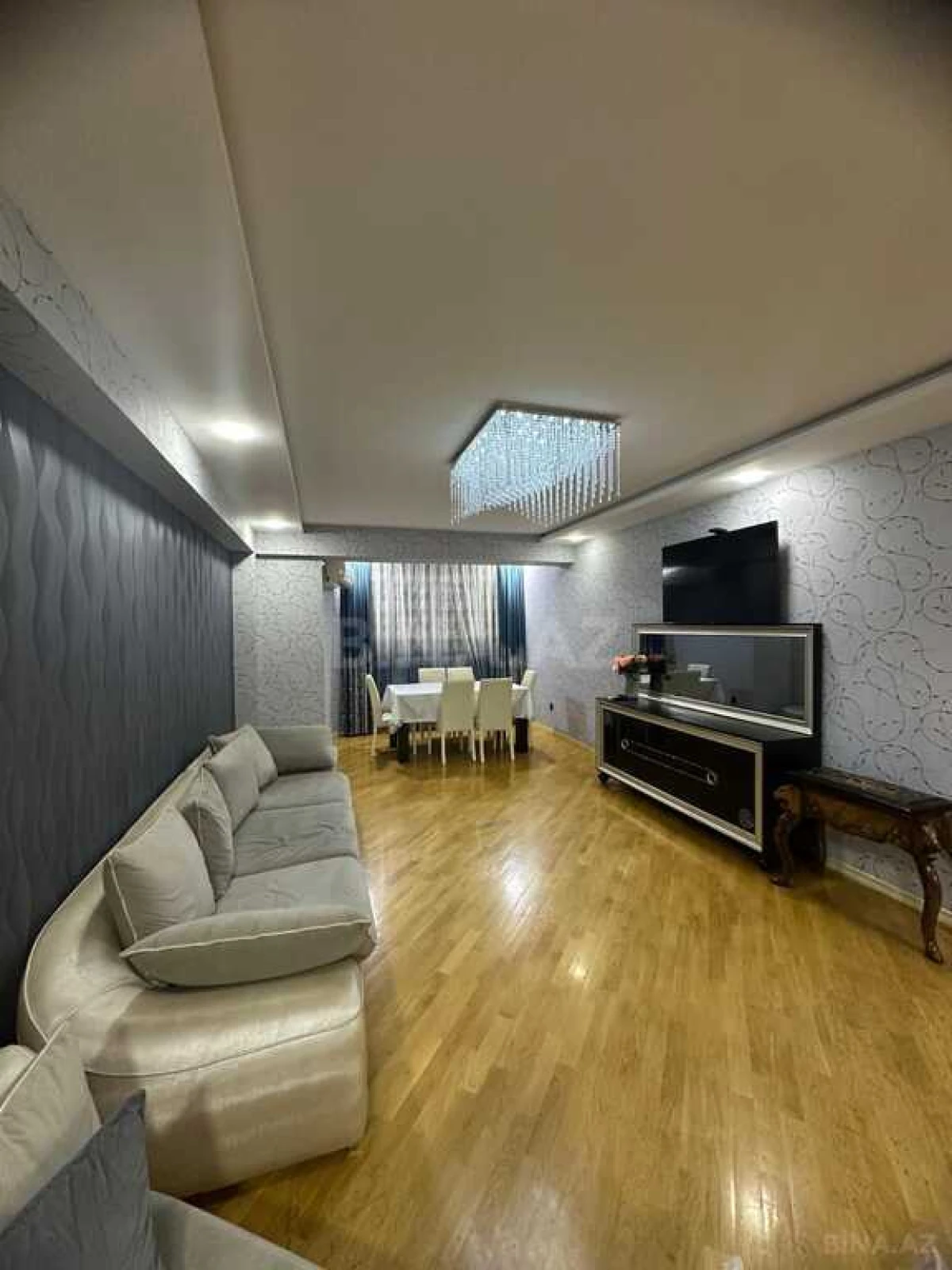 Satılır 4 otaqlı mənzil 127 m²