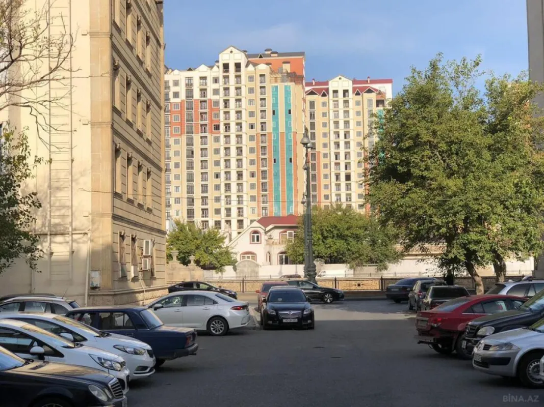 Satılır obyekt 317.6 m²