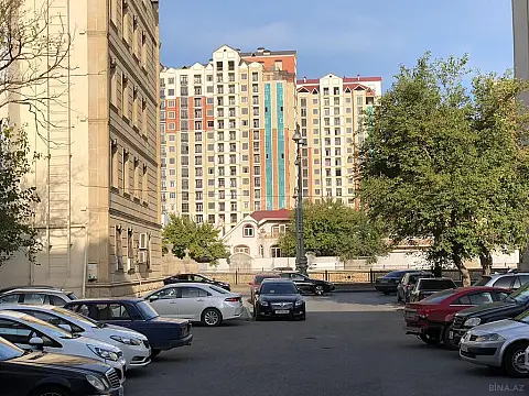 Satılır obyekt 317.6 m²